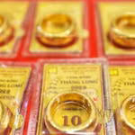 Giá vàng tiếp tục dò đáy, vàng nhẫn rơi sát mốc 157 triệu đồng/lượng