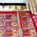 Vàng trong nước rơi mạnh theo thế giới, mất 2,5 triệu đồng mỗi lượng