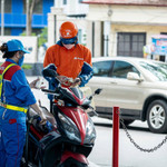 Giá xăng, dầu tăng giảm trái chiều