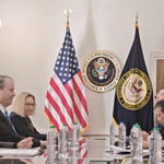 Thứ trưởng Bộ Công Thương, Phó Trưởng Đoàn đàm phán Chính phủ Nguyễn Sinh Nhật Tân làm việc với Phó Đại diện Thương mại Hoa Kỳ Rick Switzer khởi động các phiên đàm phán kỹ thuật