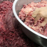 Biến thịt lợn thành thịt bò, nhiều đối tượng bị khởi tố hình sự về tội sản xuất hàng giả