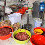 Sử dụng chất cấm biến thịt lợn thành thịt bò, một đối tượng bị khởi tố
