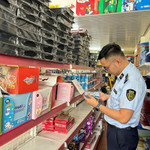 Quản lý thị trường thu giữ nhiều sách, bút nhập lậu trước thềm năm học mới