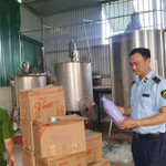 Xử phạt hành chính một doanh nghiệp vì hành vi sản xuất hàng giả