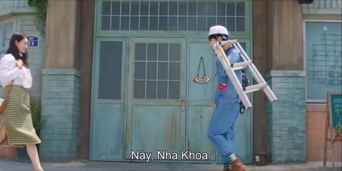 Đâu phải tự dưng lại diện đồ sặc sỡ, Shin Min Ah chỉ đang muốn thả chút thính với Kim Seon Ho cho dân tình dậy sóng thôi mà - Ảnh 3.