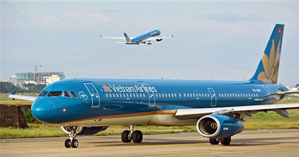 Cổ phiếu Vietnam Airlines thoát khỏi diện cảnh báo