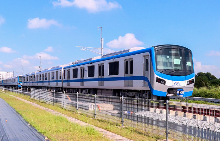 Sắp khai thác thương mại tuyến Metro số 1