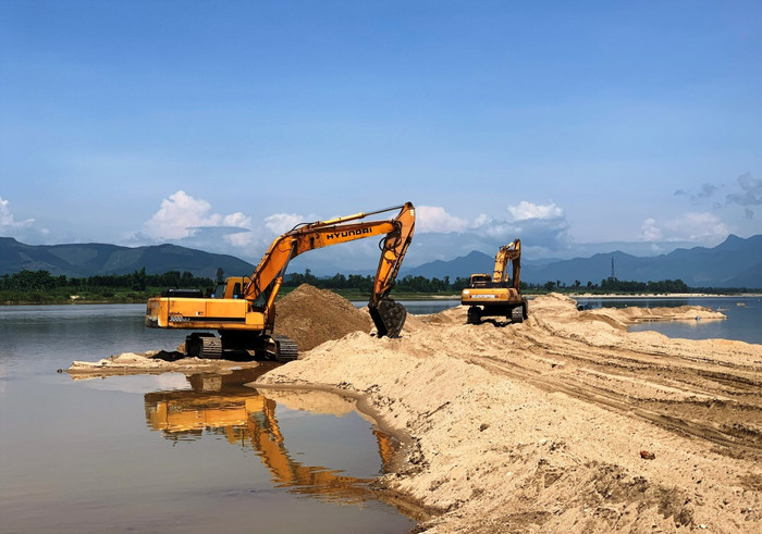 Cử tri Đồng Tháp kiến nghị tìm vật liệu thay thế cát sông hạn chế việc khai thác cát, gây sạt lở, sụt lún