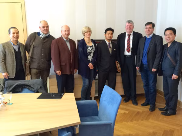 Doanh nhân Việt mạnh tay thâu tóm tập đoàn nước ngoài ảnh 1