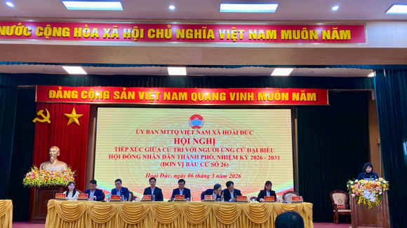 Quang cảnh buổi tiếp xúc cử tri tại xã Hoài Đức