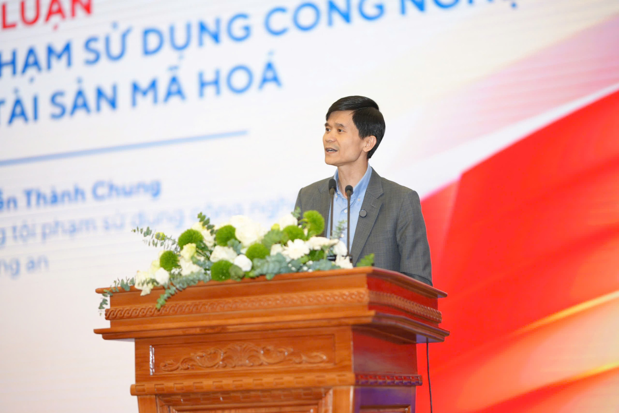 Thượng tá Nguyễn Thành Chung cho hay, các tài sản mã hóa đang có xu hướng bị lợi dụng để huy động vốn trái phép và các hoạt động trái phép khác trên không gian mạng thuong-ta-nguyen-thanh-chung.jpg