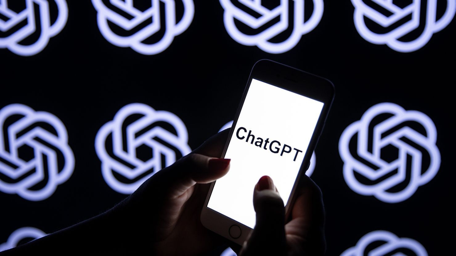 Những người trò chuyện với chatbot nhiều như ChatGPT có xu hướng cảm thấy cô đơn hơn và giảm tham gia các hoạt động xã hội 231130081802-chatgpt-logo.jpg