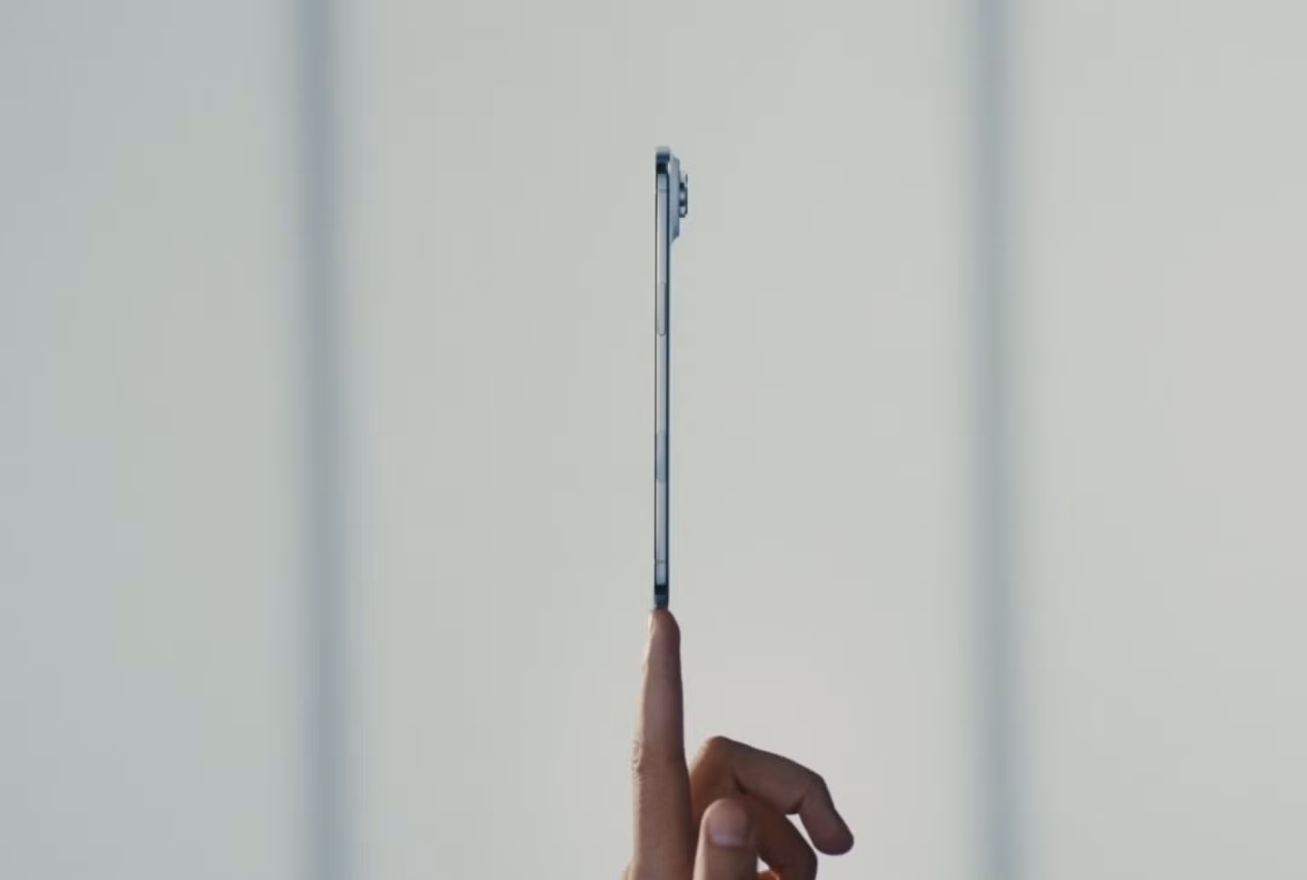 apple-trinh-lang-iphone-17-air-sieu-mong-airpods-pro-3-co-the-dich-theo-thoi-gian-thuc-20250910080943.png