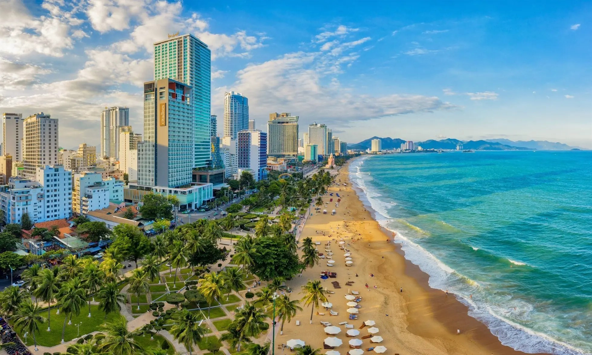 Thành phố biển Nha Trang là một trong những địa điểm thu hút khách du lịch đến với Khánh Hòa bien-nha-trang-1.jpg