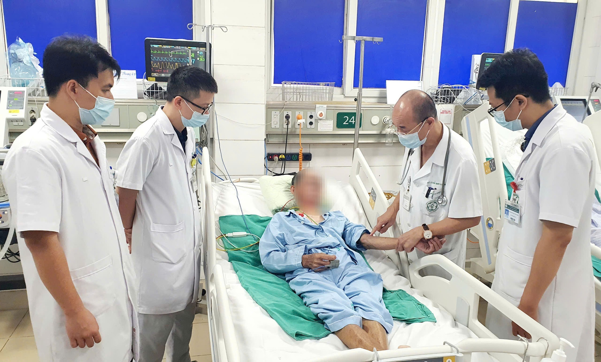 Các bác sĩ Viện Y học Nhiệt đới Bạch Mai hội chẩn ca bệnh 63 tuổi 9c1ef0e5-a395-496f-9890-fdf4e91dcac6-mceu-9731817911752637578805.jpg