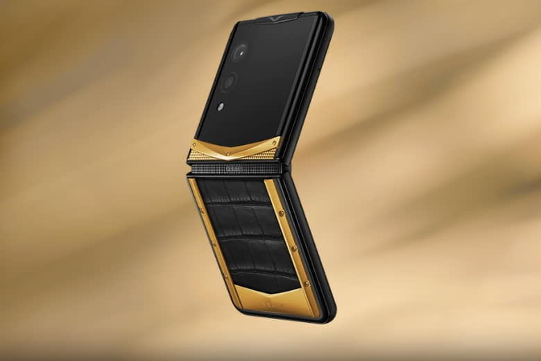 Lớp da cá sấu cao cấp được xử lý hoàn toàn bằng tay vertu-quantum-flip-1.jpg