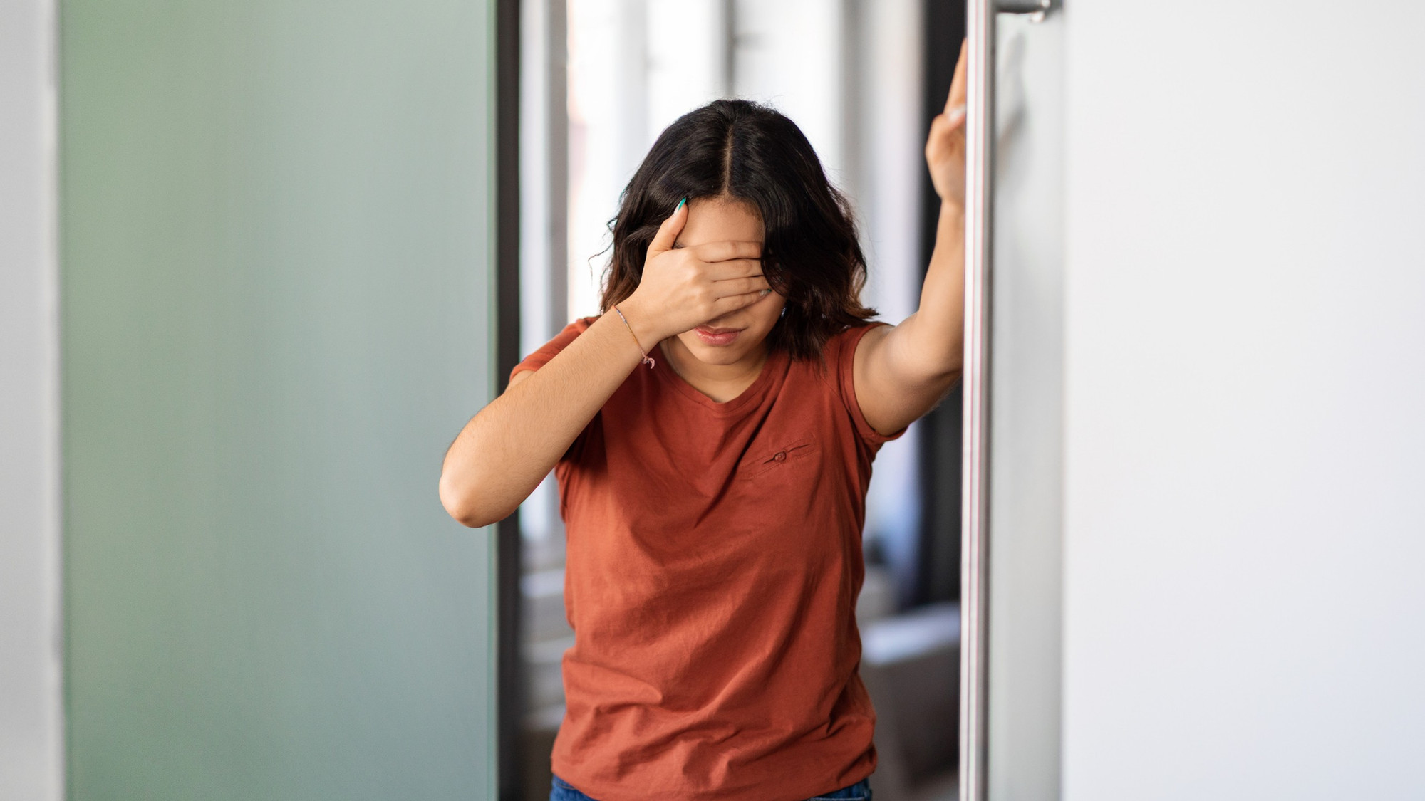 Hoa mắt, chóng mặt cũng là một trong những triệu chứng của đột quỵ (Ảnh minh họa) hoa-mat-5b91ee4501.png