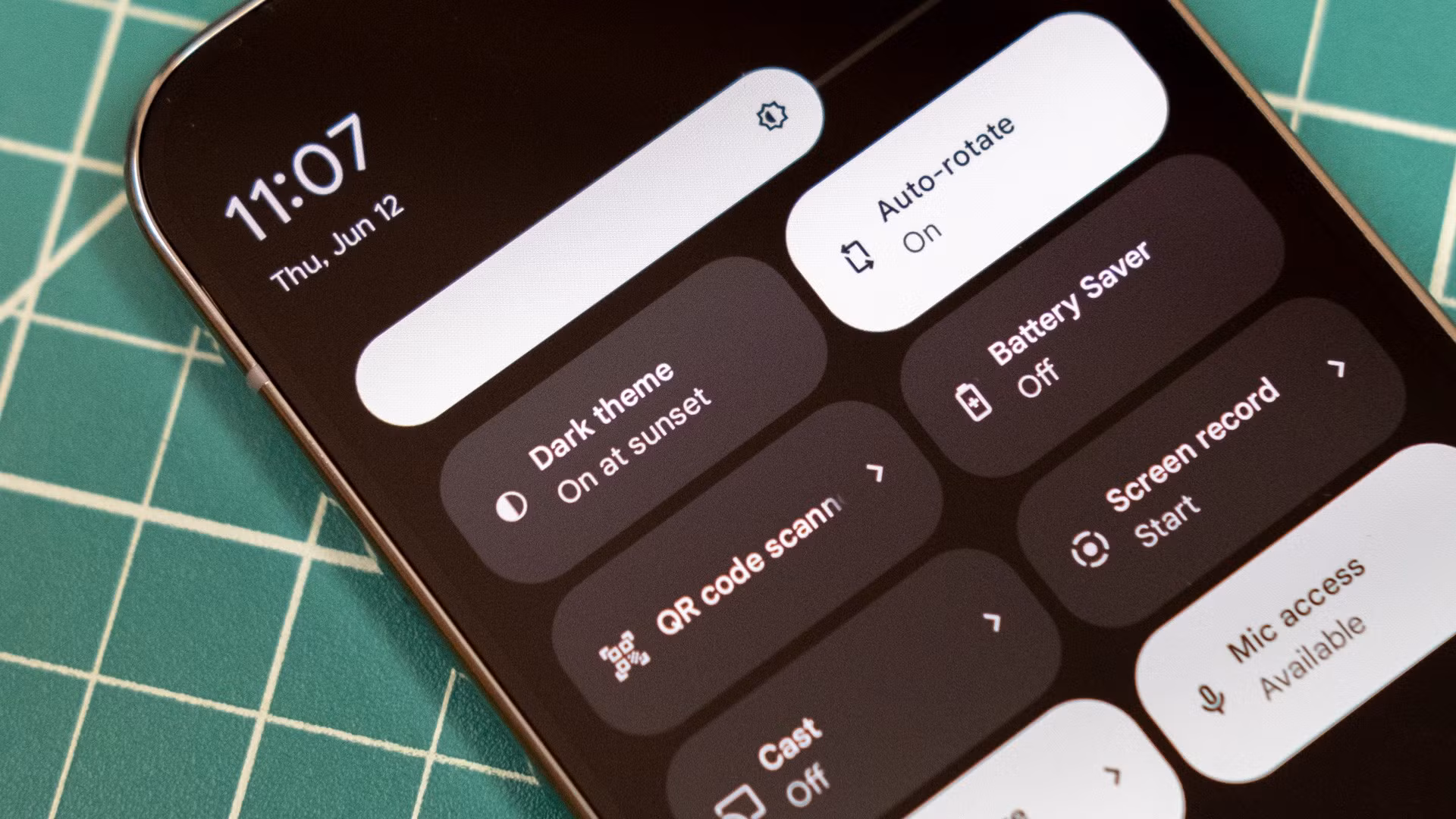 pixel-dark-mode-1.jpg.avif