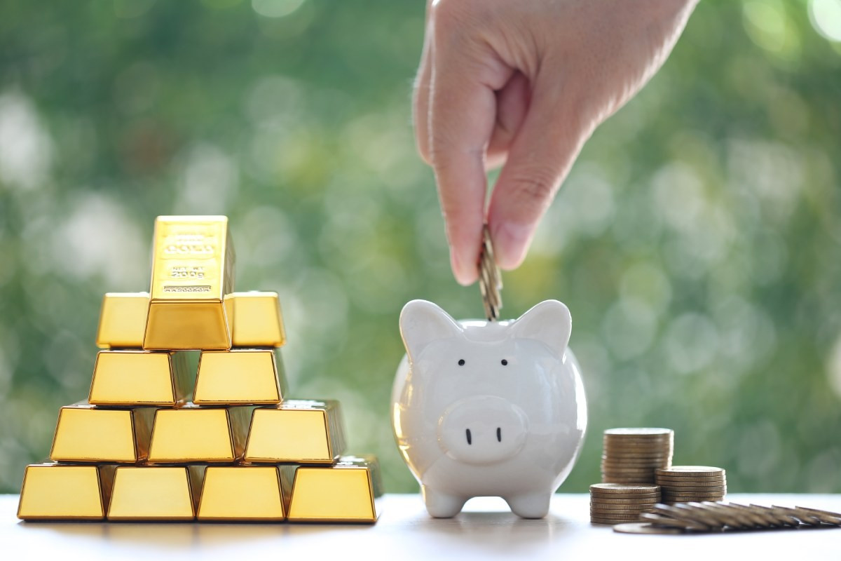 nen-mua-vang-hay-gui-tiet-kiem-de-tich-luy-lau-dai-co-loi-hon-1200x800-1.jpg