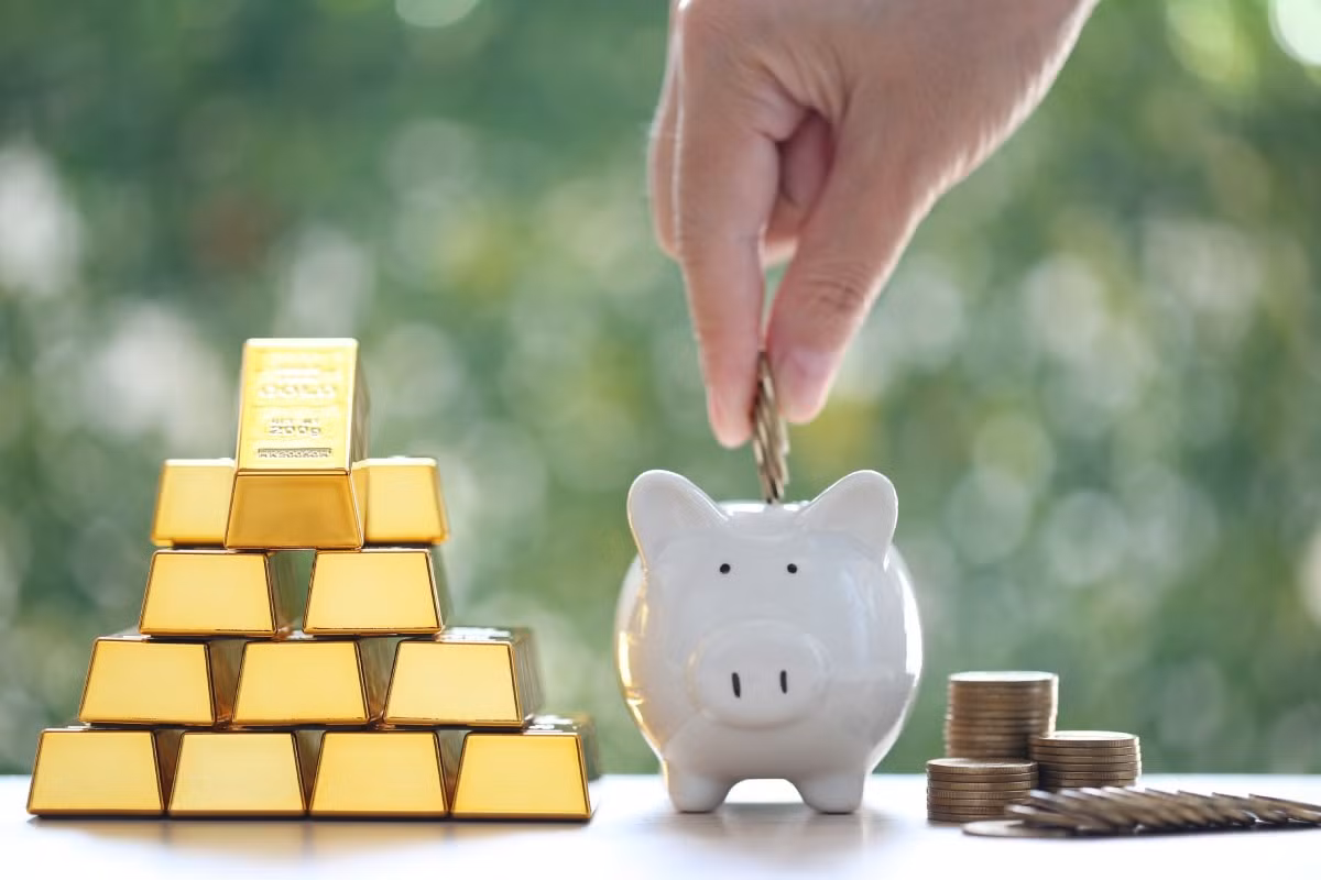 nen-mua-vang-hay-gui-tiet-kiem-de-tich-luy-lau-dai-co-loi-hon-1200x800-1.jpg