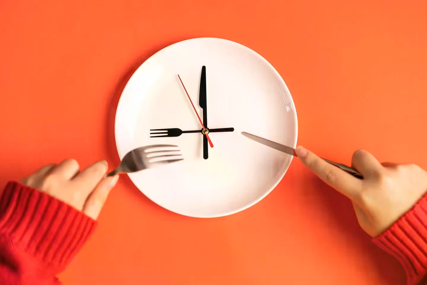 dinner-time-clock-gettyimages-1351616142.jpg