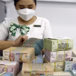 Sóng lãi suất đảo chiều, ngân hàng đồng loạt hạ nhiệt