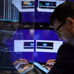 S&P 500, Nasdaq lập đỉnh kỷ lục mới, giá dầu hạ nhiệt