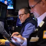  Giá dầu tăng vọt trước đe doạ “tấn công cực mạnh” Iran và kế hoạch thu phí quá cảnh Hormuz