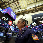 Phố Wall lưỡng lự, giới đầu tư “soi” hiệu quả thực của làn sóng AI