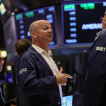 Chứng khoán Mỹ kết phiên trong sắc xanh, giá dầu phục hồi 