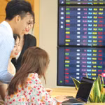 Chứng khoán vào mùa “so găng”: Kẻ bứt tốc, người hụt hơi