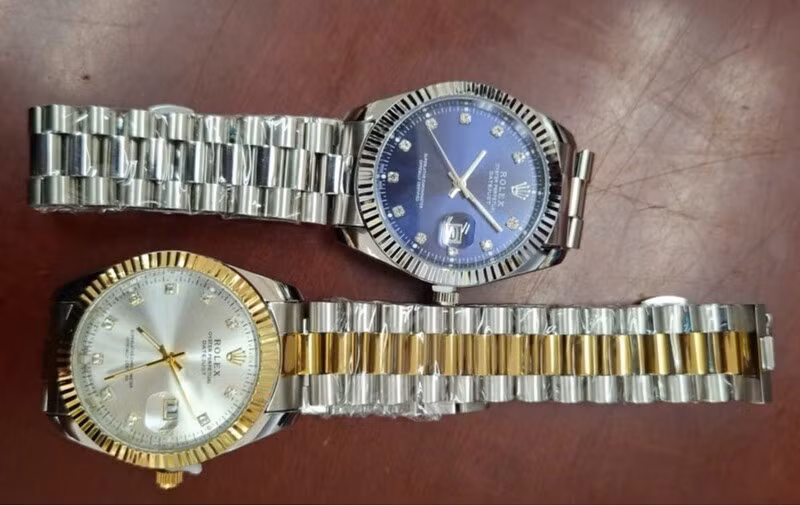 Khám kho hàng, phát hiện lượng lớn sản phẩm giả mạo nhãn hiệu đồng hồ Rolex, mũ thời trang Chanel, Louis Vuitton của Công ty Sơn Hà