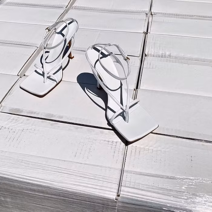 Mẫu sandal mũi vuông này là 1 ví dụ điển hình. (Ảnh: Pinterest)