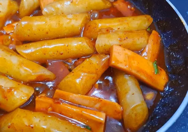 Tokbokki “kiểu Việt Nam” tiếp tục gây sơn sốt tại xứ sở kim chi