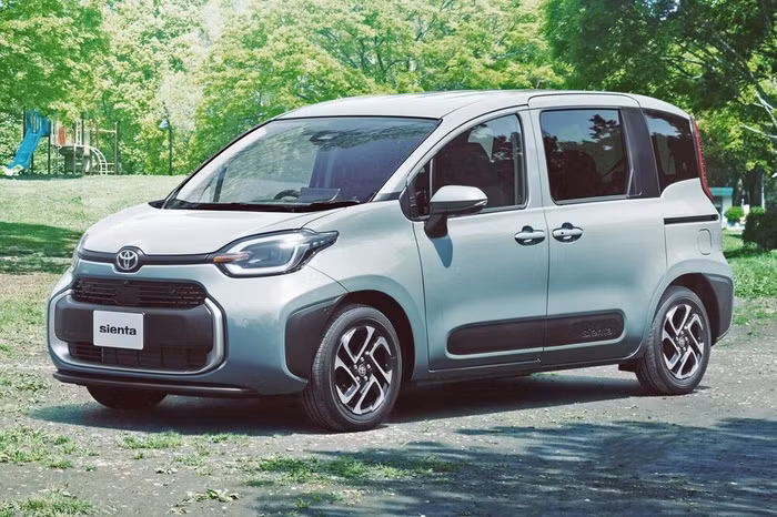 Toyota Sienta 2023 mẫu MPV giá rẻ