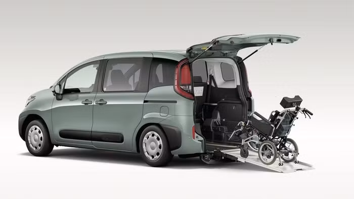 Toyota Sienta 2023 mẫu MPV giá rẻ thu hút khách hàng khi vừa ra mắt ảnh 8