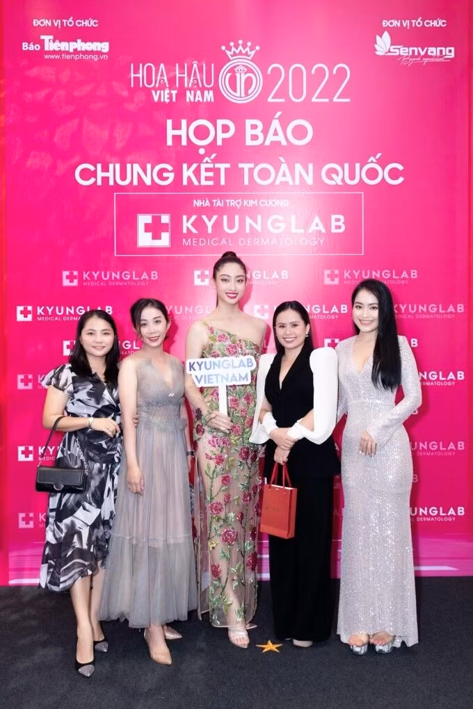 hoa-hau-4058-1670401524.jpg?w=680&h=0&q=100&dpr=1&fit=crop&s=dnRmyror5uzcAubBpIauIA