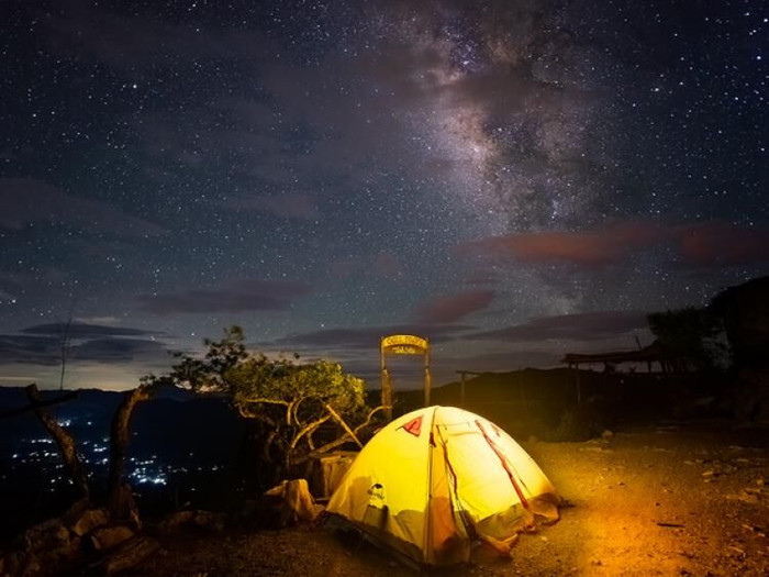 Một mình cắm trại đêm, ngắm dải ngân hà tại Hang Kia
