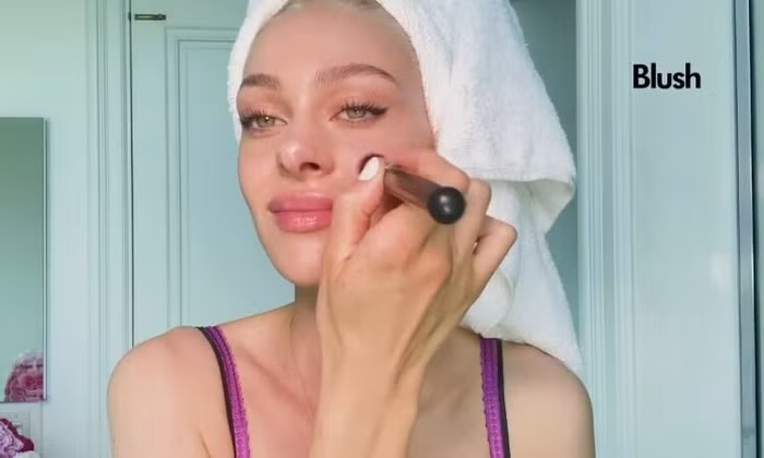 Nicola Peltz hướng dẫn cách trang điểm tự nhiên