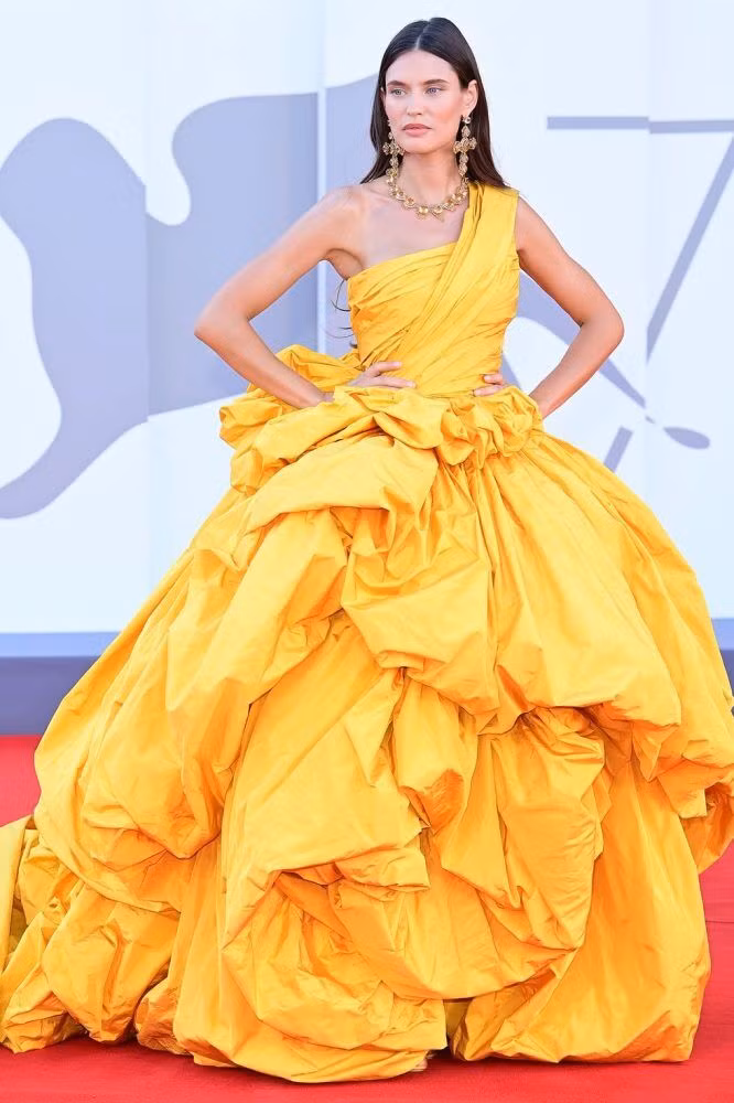 Những bộ cánh ấn tượng nhất LHP Venice 2021-15