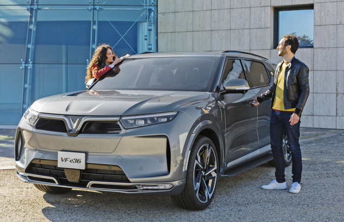 Cận cảnh VinFast VF-E35 và VF-E36 đang ra mắt tại Los Angeles Auto Show 2021 ảnh 6