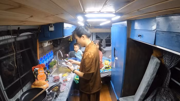 Mùa dịch covid-19: Du lịch “không chạm” với những chiếc xe “khách sạn” - 5