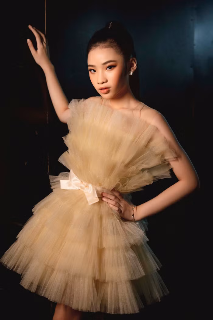 Cả showbiz hoá công chúa đẹp nao lòng trong những thiết kế của Nguyễn Minh Công