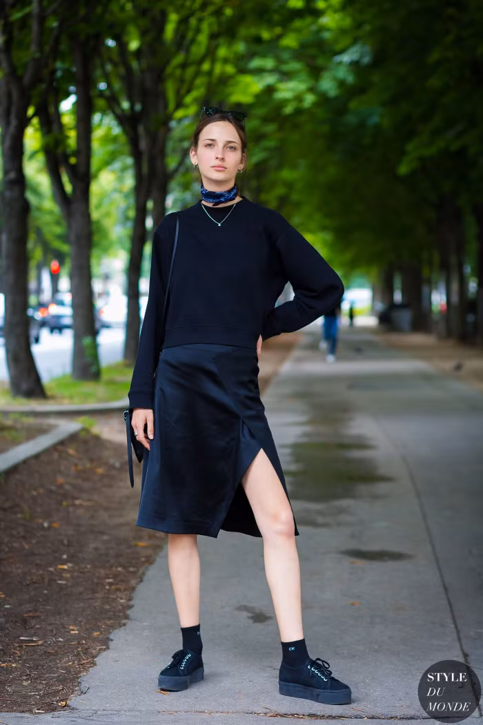 F5 phong cách với chân váy lụa satin-3