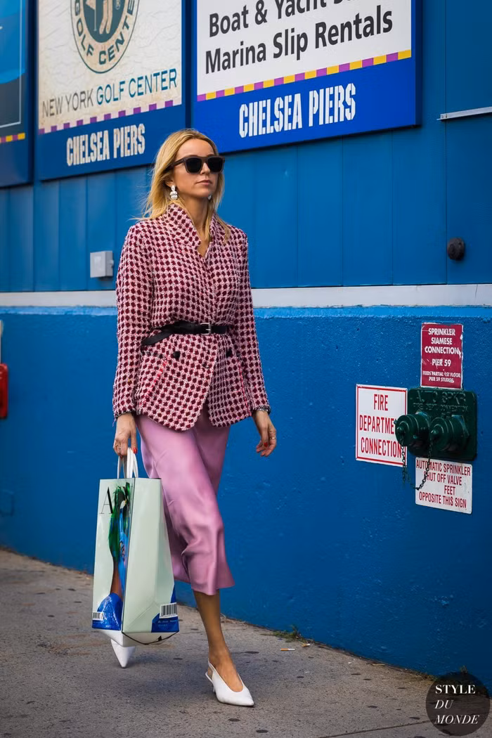 F5 phong cách với chân váy lụa satin-10