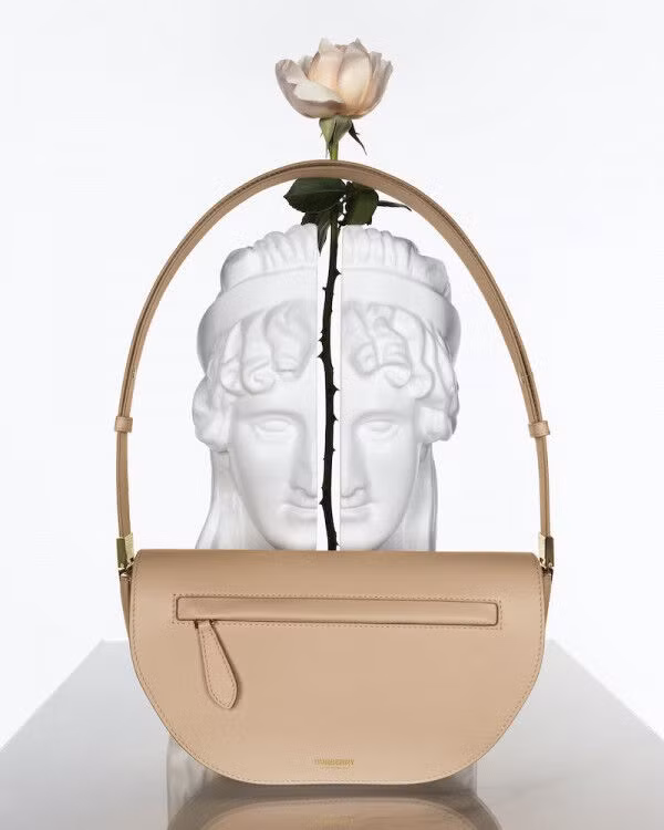 Burberry chính thức ra mắt chiến dịch quảng cáo cho mẫu túi Olympia