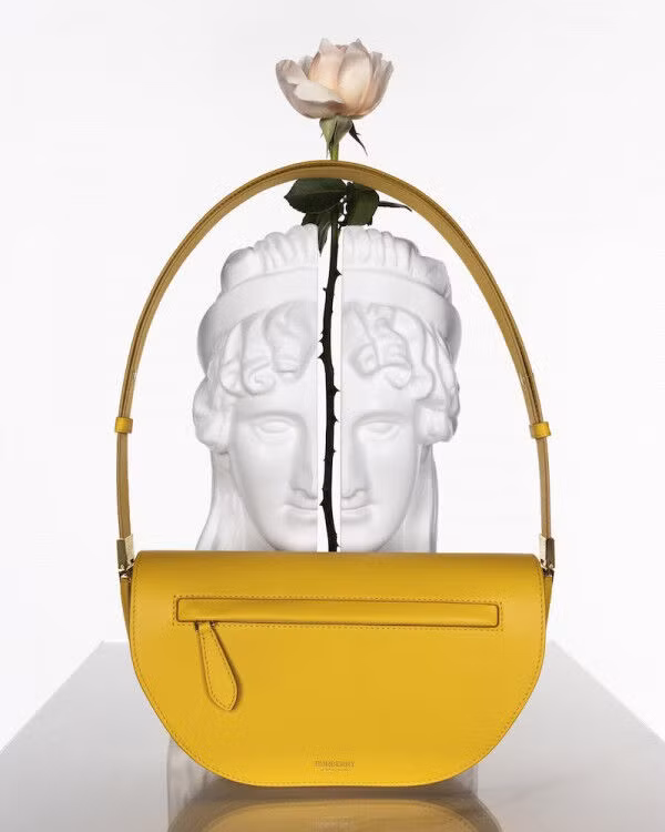 Burberry chính thức ra mắt chiến dịch quảng cáo cho mẫu túi Olympia