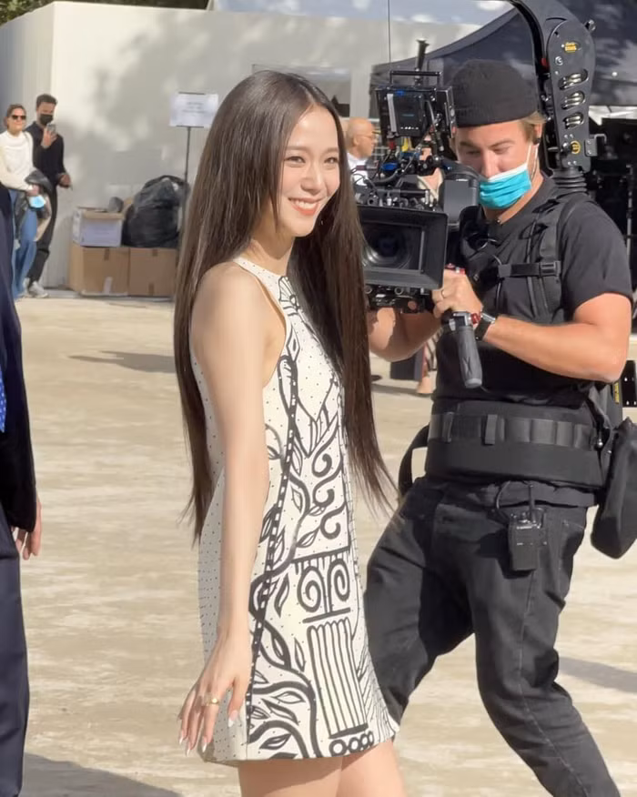 Rosé và Jisoo - “bùng nổ” hay “nhạt nhòa” tại Paris Fashion Week?-4