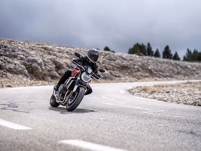 Honda CB1000R 2023 có giá từ 515 triệu đồng