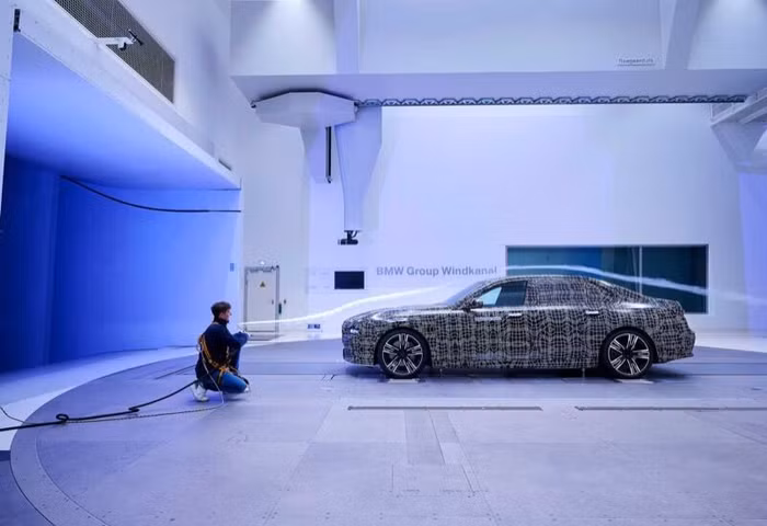 BMW i7 xDrive60 có thể di chuyển tới 800 km mỗi lần sạc